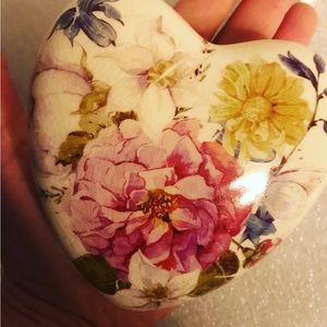 Ceramic heart with floral design